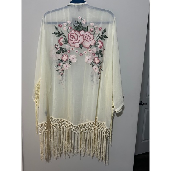 Torrid Ivory Pink Floral Fringe Kimono Plus‎ Size Open Front Cardigan - Picture 7 of 12